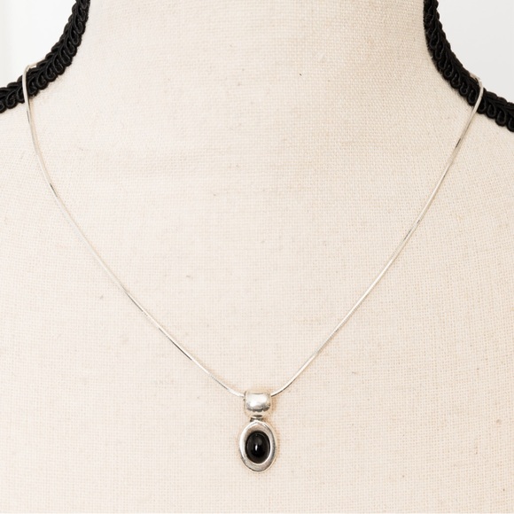 Vintage minimalist oval sterling silver pendant black onyx stone southwestern - Picture 3 of 15